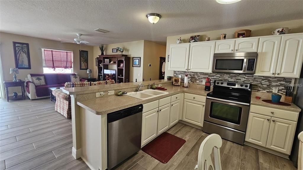 Activo con contrato: $2,275 (2 camas, 2 baños, 1156 Pies cuadrados)