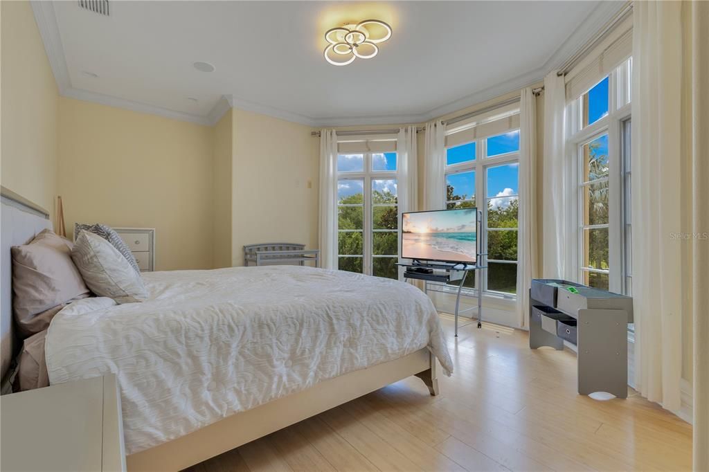 For Sale: $6,799,000 (5 beds, 5 baths, 8443 Square Feet)