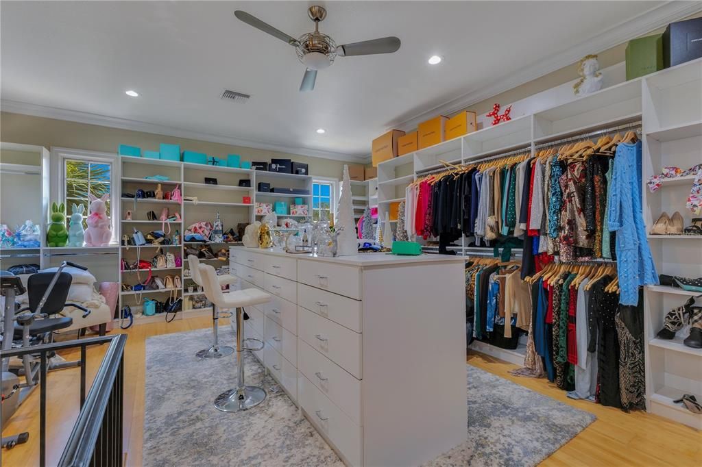 For Sale: $6,799,000 (5 beds, 5 baths, 8443 Square Feet)