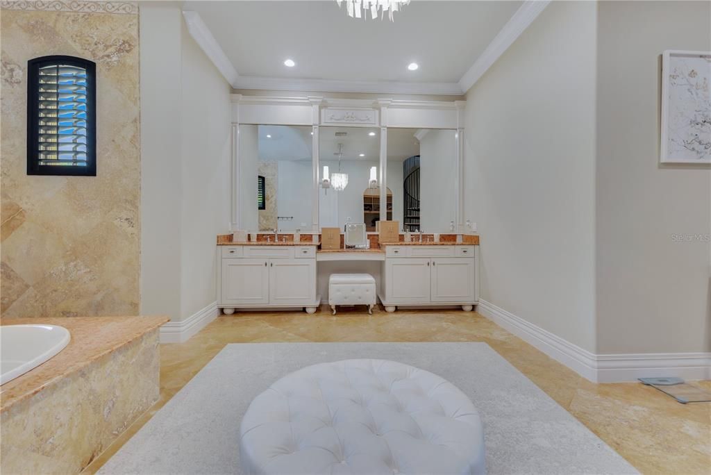 For Sale: $6,799,000 (5 beds, 5 baths, 8443 Square Feet)