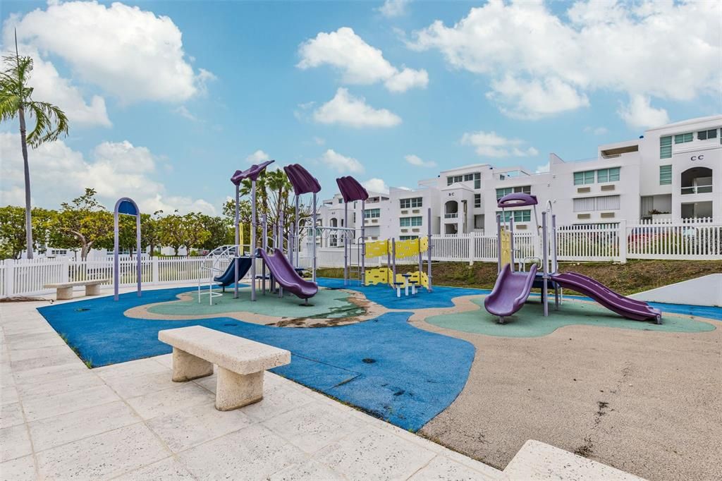 For Sale: $338,900 (3 beds, 2 baths, 1375 Square Feet)