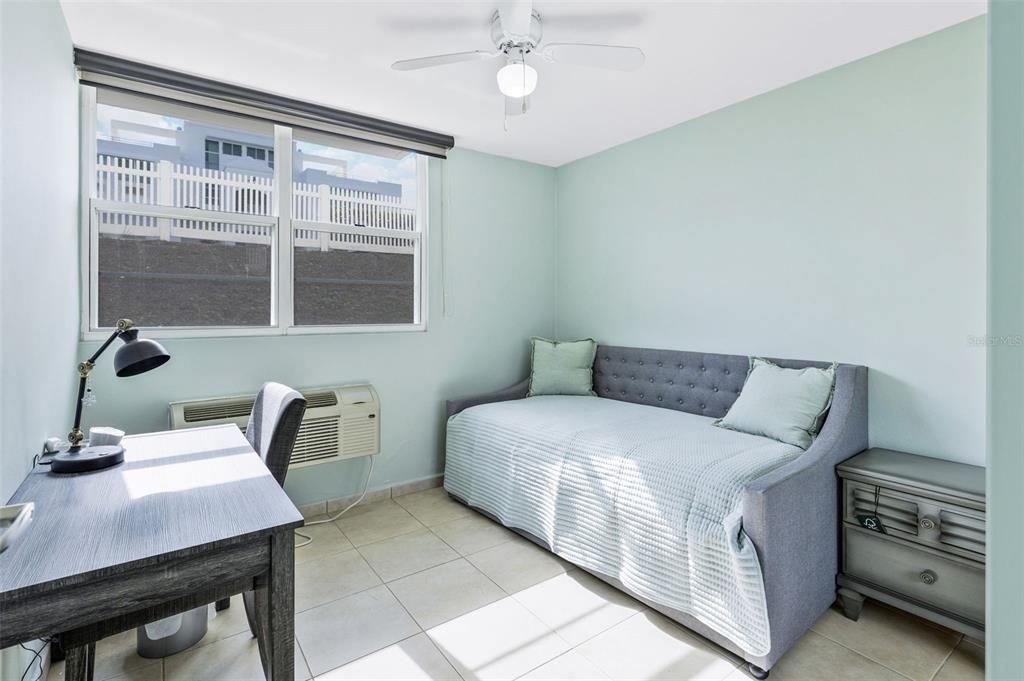 For Sale: $338,900 (3 beds, 2 baths, 1375 Square Feet)