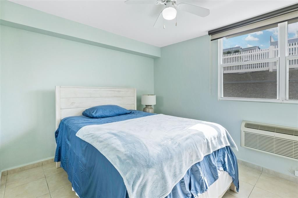 For Sale: $338,900 (3 beds, 2 baths, 1375 Square Feet)