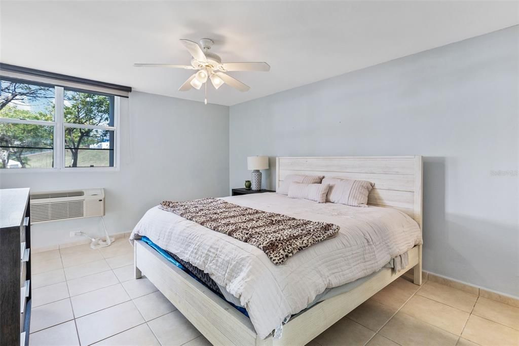 For Sale: $338,900 (3 beds, 2 baths, 1375 Square Feet)