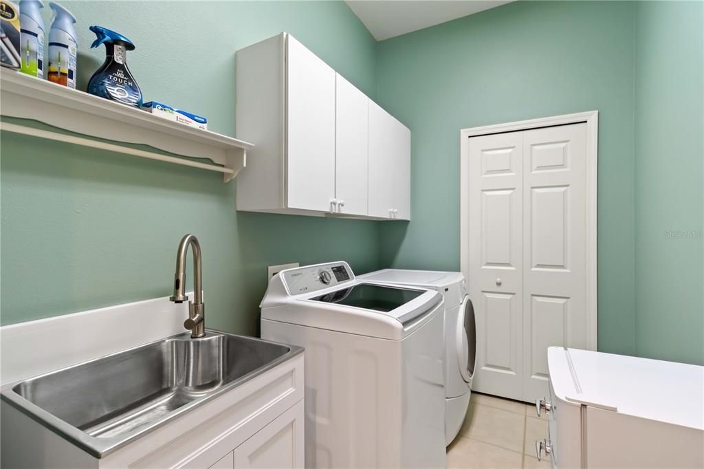 Active With Contract: $948,000 (4 beds, 3 baths, 3022 Square Feet)