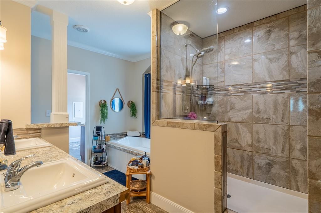 En Venta: $395,900 (3 camas, 2 baños, 2352 Pies cuadrados)