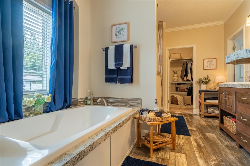 En Venta: $395,900 (3 camas, 2 baños, 2352 Pies cuadrados)