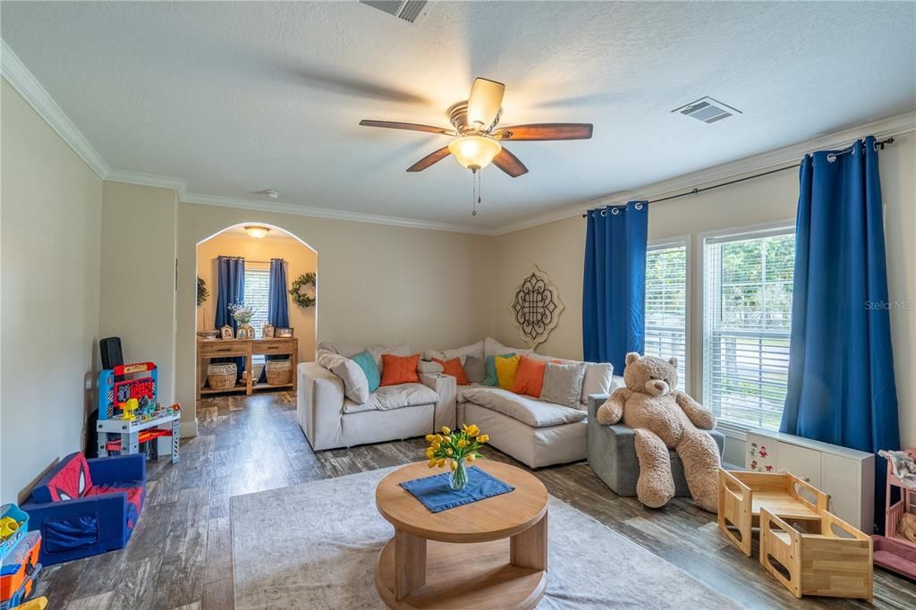 En Venta: $395,900 (3 camas, 2 baños, 2352 Pies cuadrados)