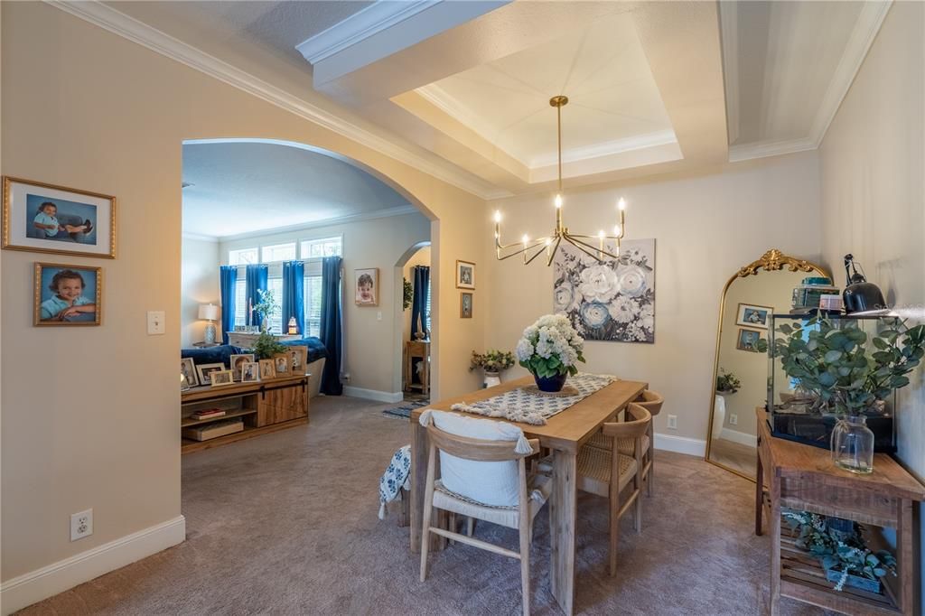 En Venta: $395,900 (3 camas, 2 baños, 2352 Pies cuadrados)