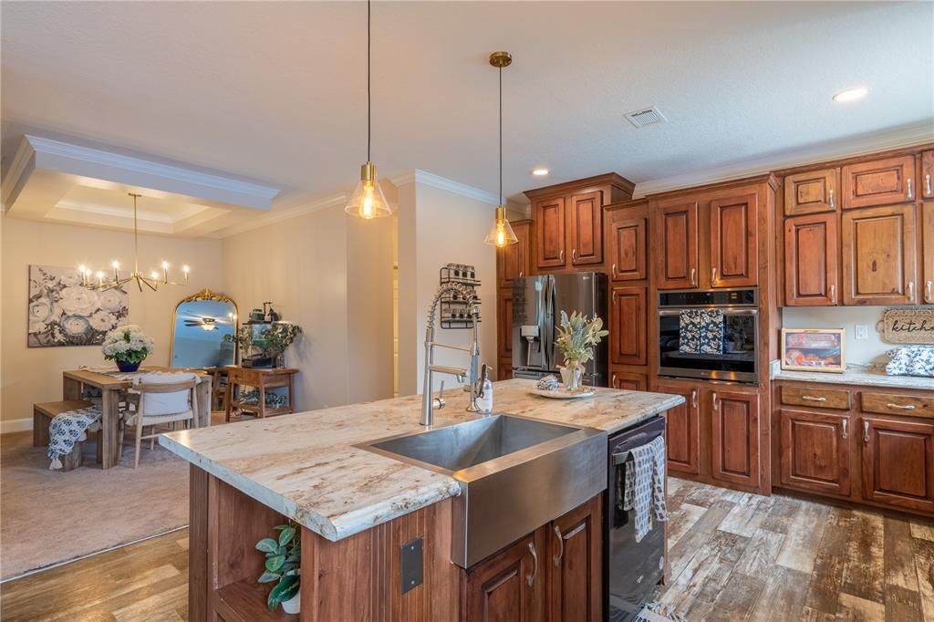 En Venta: $395,900 (3 camas, 2 baños, 2352 Pies cuadrados)