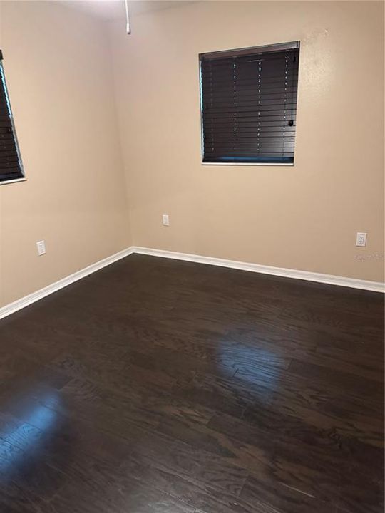 合同活跃: $235,000 (3 贝兹, 2 浴室, 1140 平方英尺)