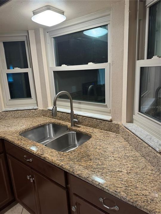 合同活跃: $235,000 (3 贝兹, 2 浴室, 1140 平方英尺)