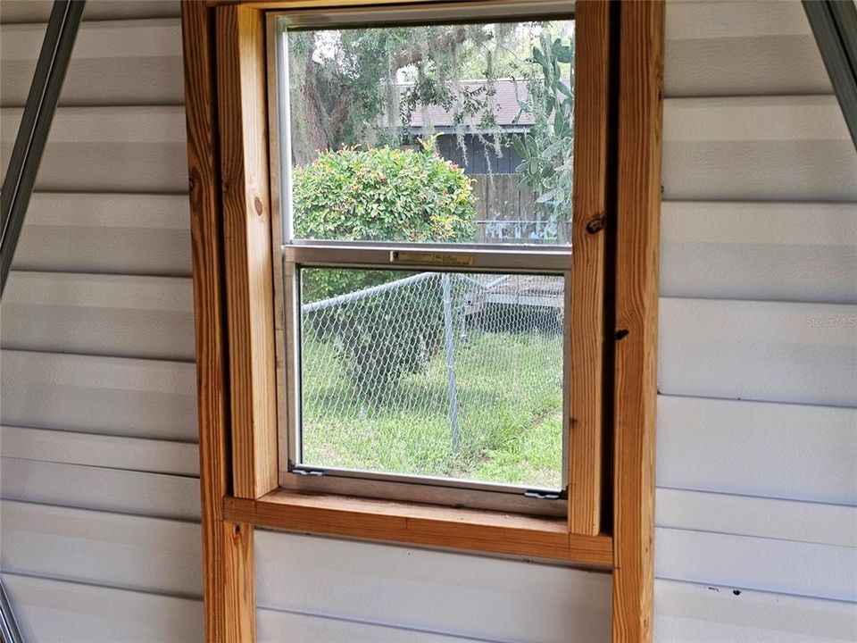 合同活跃: $235,000 (3 贝兹, 2 浴室, 1140 平方英尺)