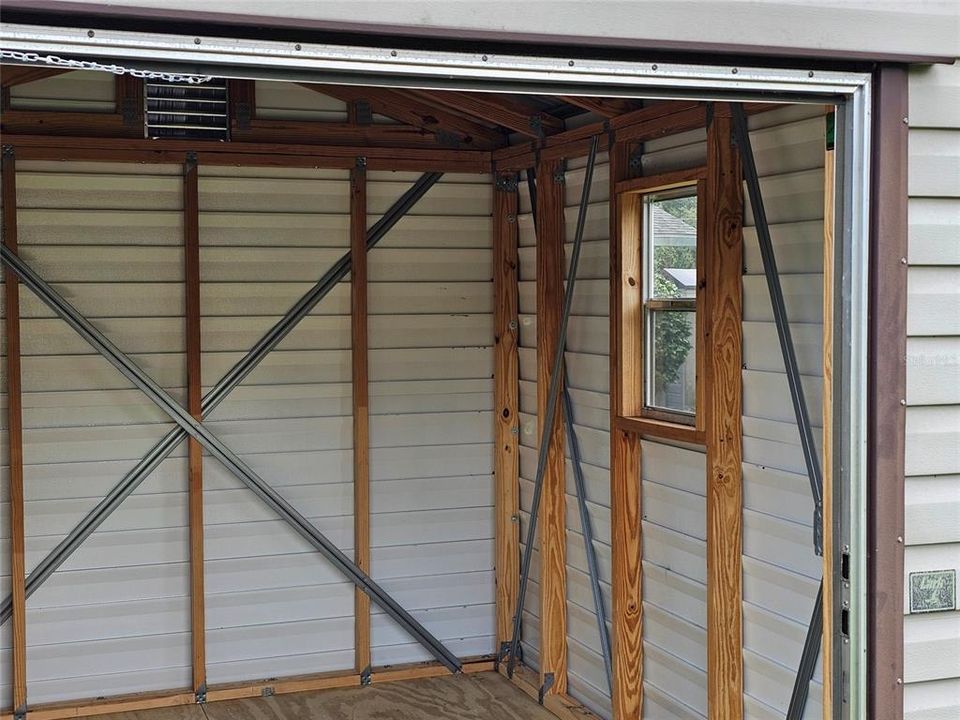 合同活跃: $235,000 (3 贝兹, 2 浴室, 1140 平方英尺)