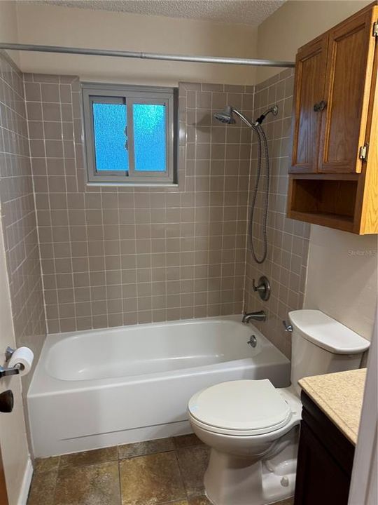 合同活跃: $235,000 (3 贝兹, 2 浴室, 1140 平方英尺)