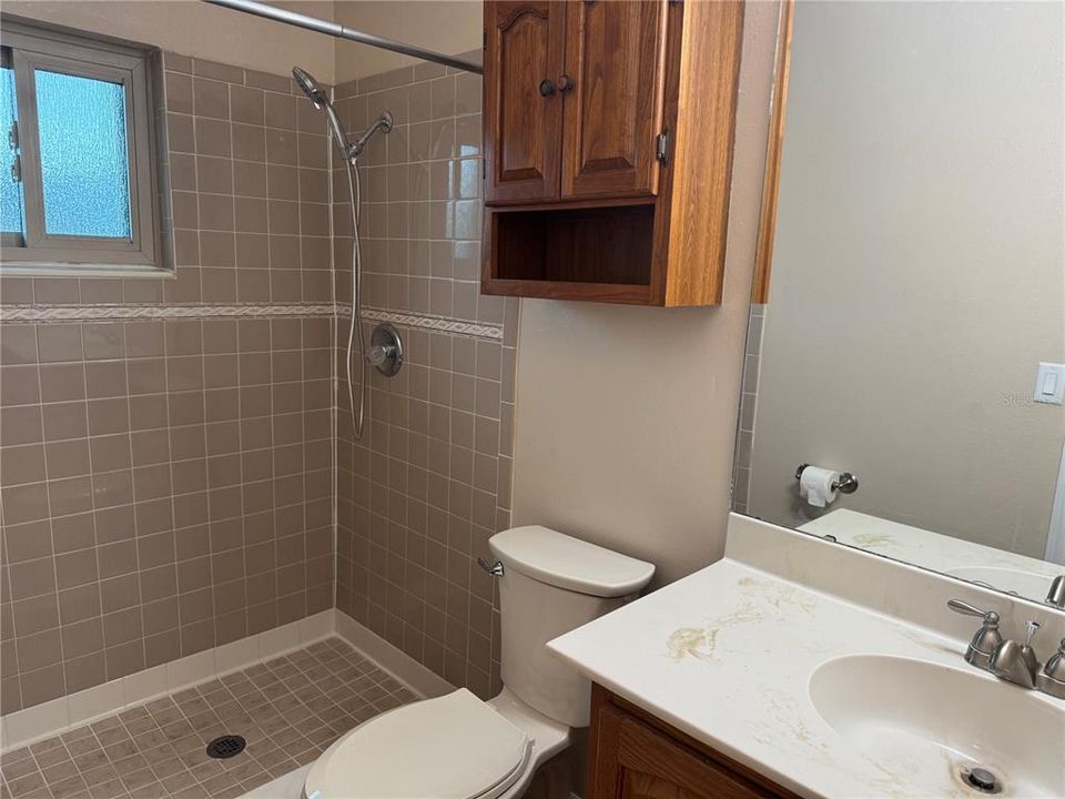 合同活跃: $235,000 (3 贝兹, 2 浴室, 1140 平方英尺)