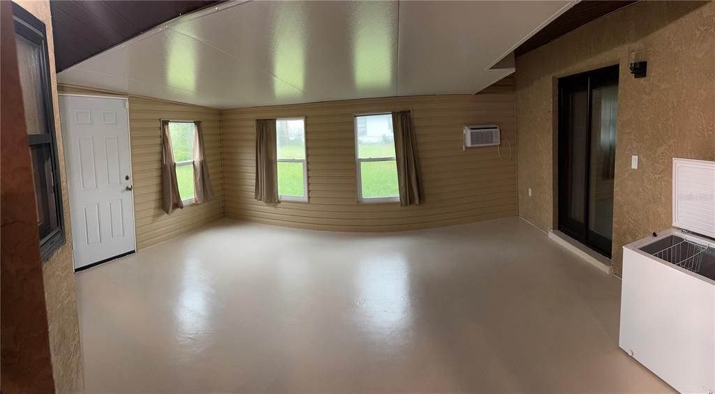 合同活跃: $235,000 (3 贝兹, 2 浴室, 1140 平方英尺)