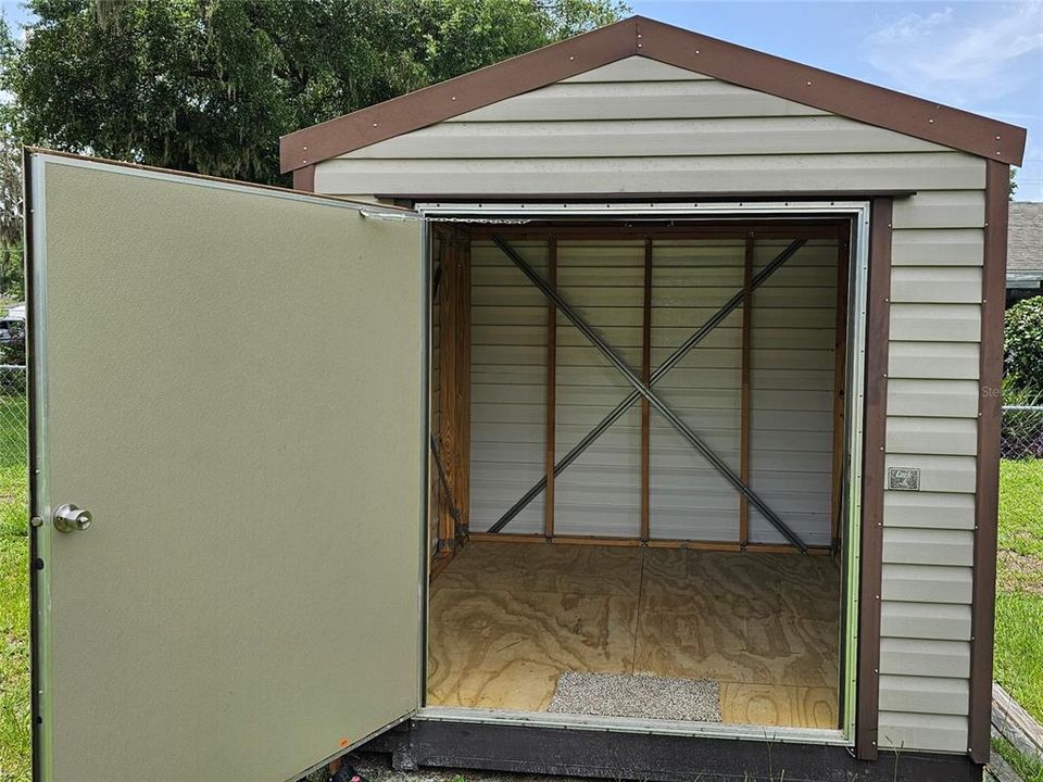 合同活跃: $235,000 (3 贝兹, 2 浴室, 1140 平方英尺)