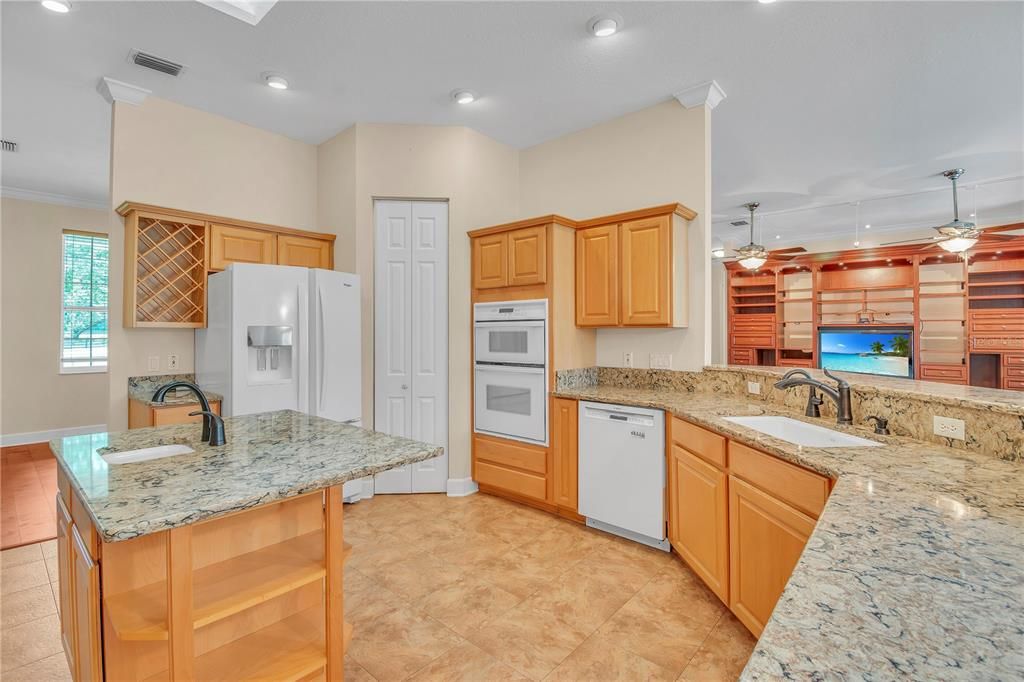 На продажу: $1,095,000 (5 спален, 4 ванн, 3498 Квадратных фут)