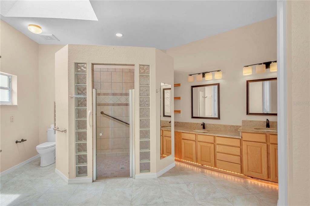 На продажу: $1,095,000 (5 спален, 4 ванн, 3498 Квадратных фут)