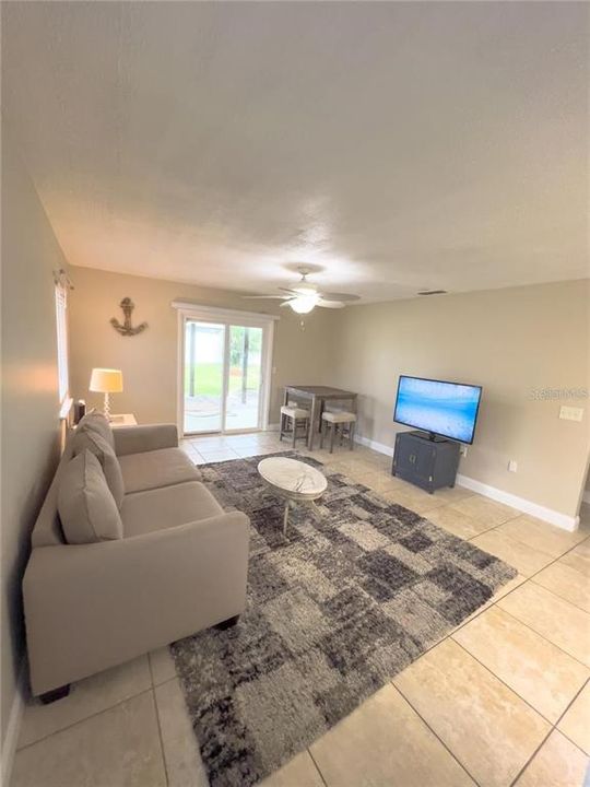 For Rent: $1,850 (2 beds, 1 baths, 1100 Square Feet)