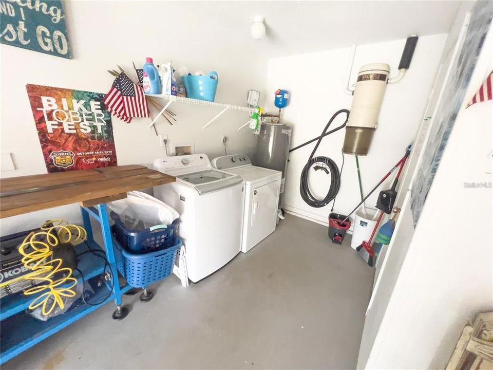 For Rent: $1,850 (2 beds, 1 baths, 1100 Square Feet)