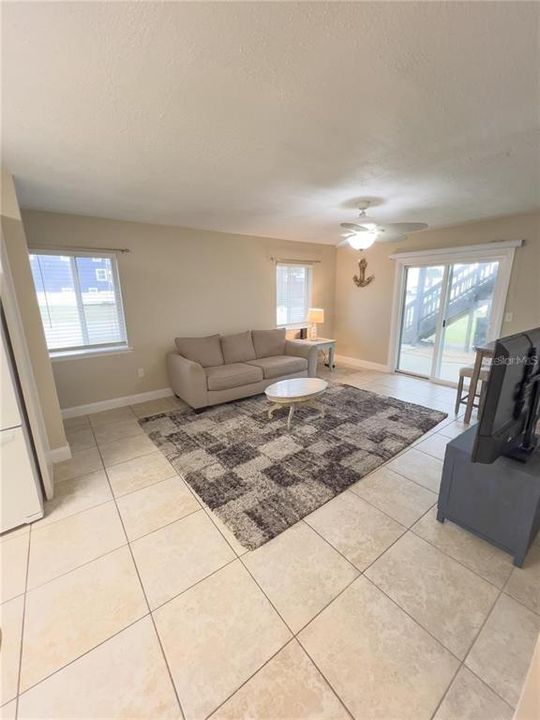 For Rent: $1,850 (2 beds, 1 baths, 1100 Square Feet)