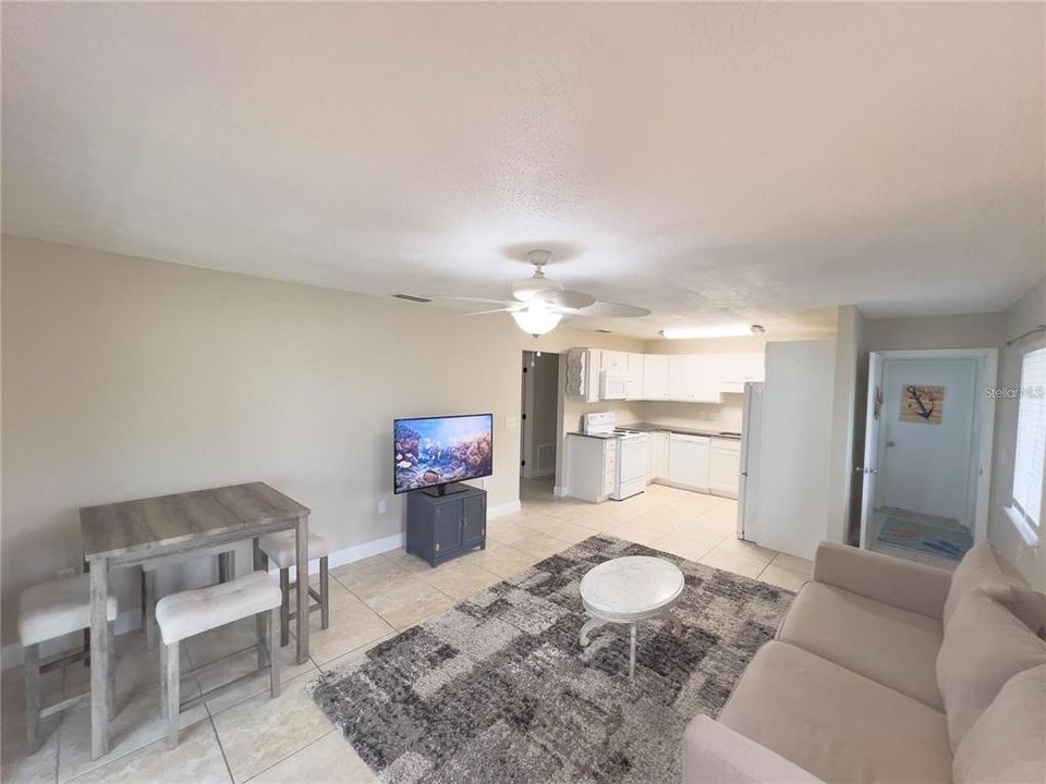 For Rent: $1,850 (2 beds, 1 baths, 1100 Square Feet)