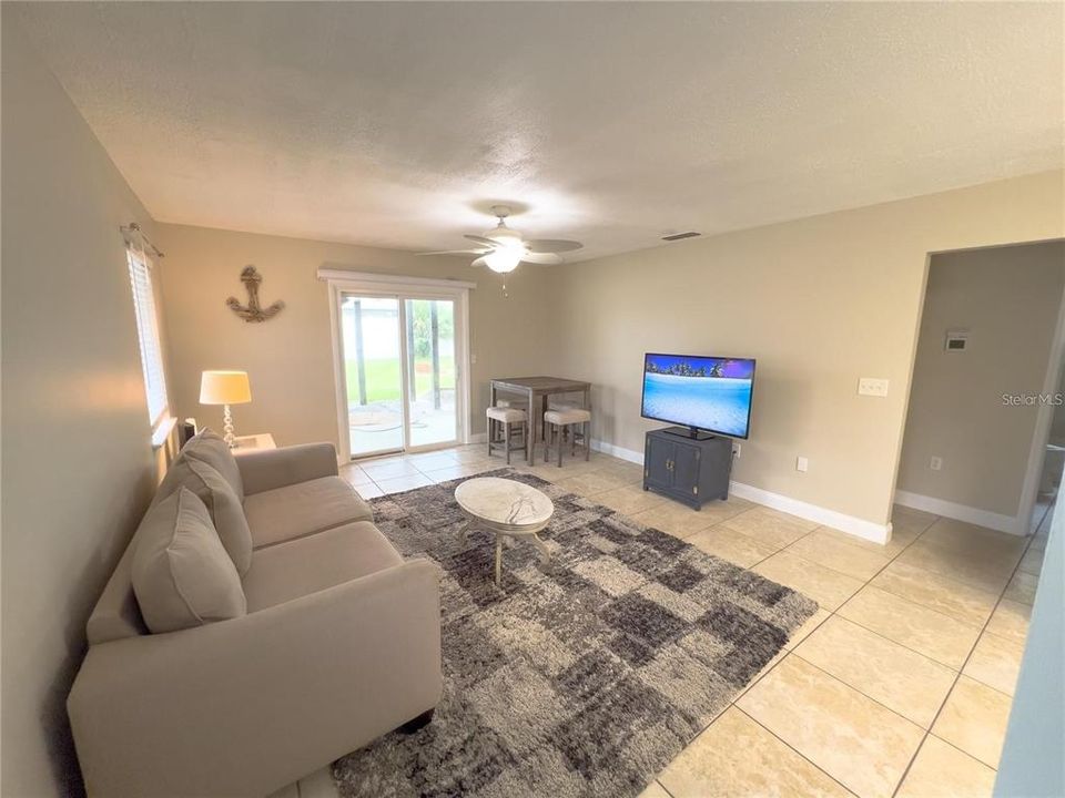 For Rent: $1,850 (2 beds, 1 baths, 1100 Square Feet)