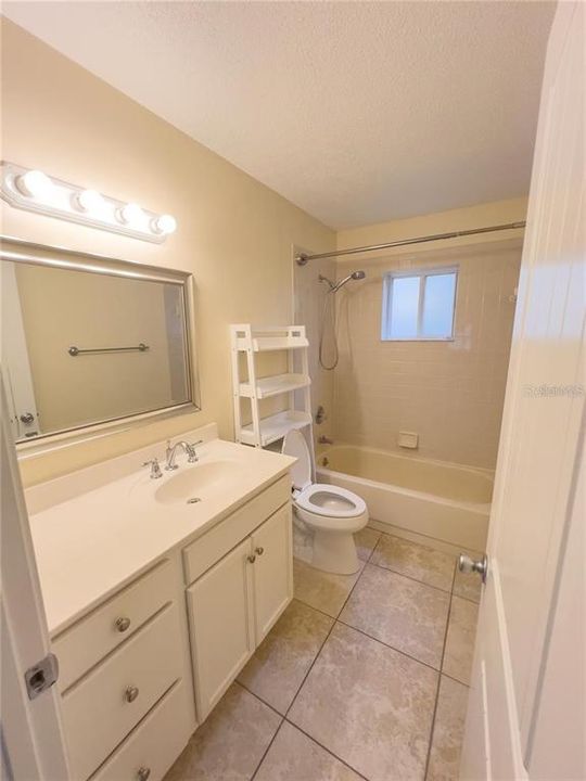 For Rent: $1,850 (2 beds, 1 baths, 1100 Square Feet)