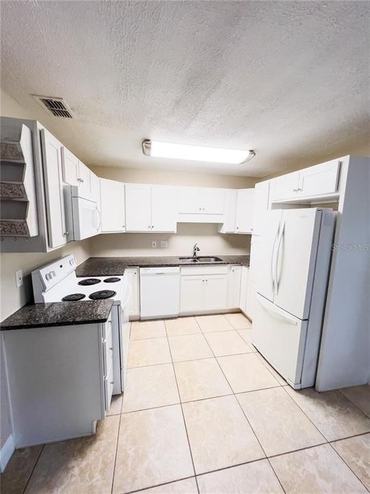 For Rent: $1,850 (2 beds, 1 baths, 1100 Square Feet)