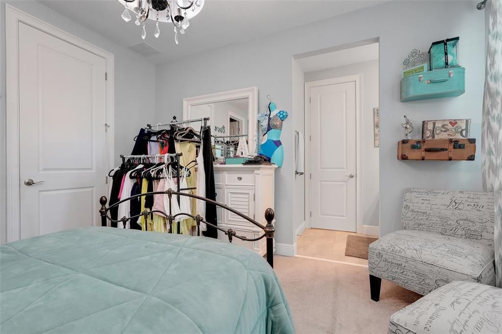 待售: $1,580,000 (6 贝兹, 6 浴室, 5255 平方英尺)