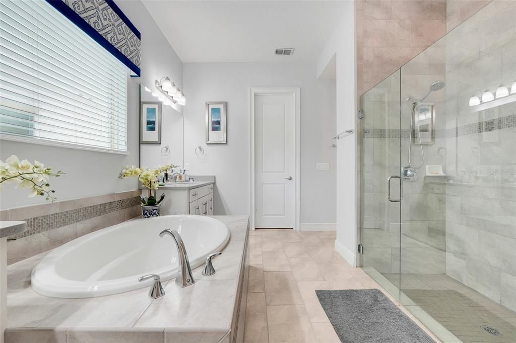 待售: $1,580,000 (6 贝兹, 6 浴室, 5255 平方英尺)