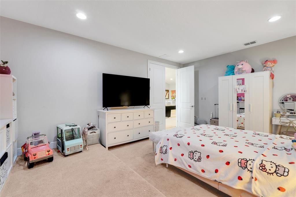 待售: $1,580,000 (6 贝兹, 6 浴室, 5255 平方英尺)