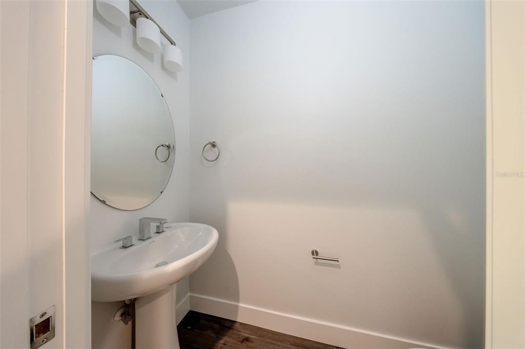 En Venta: $599,000 (4 camas, 2 baños, 2700 Pies cuadrados)