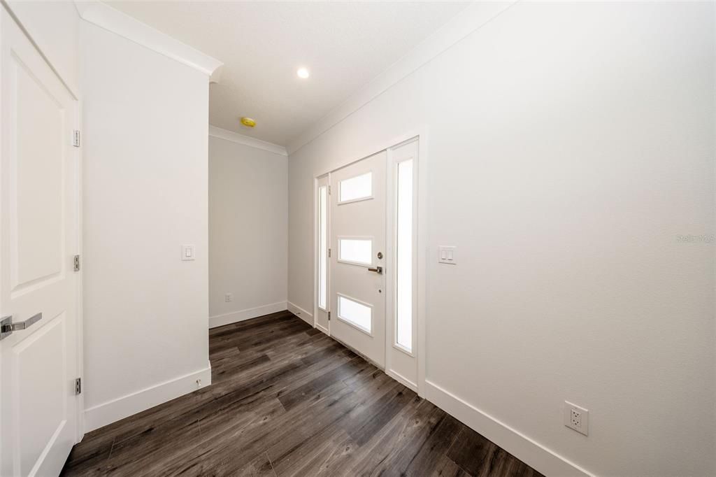 En Venta: $599,000 (4 camas, 2 baños, 2700 Pies cuadrados)