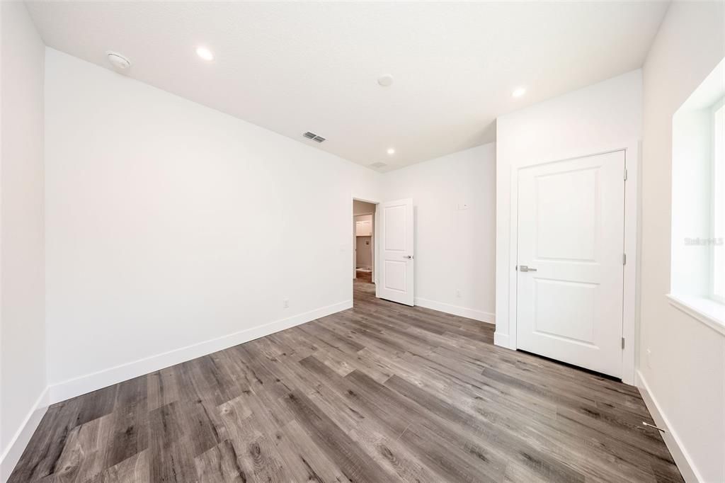 En Venta: $599,000 (4 camas, 2 baños, 2700 Pies cuadrados)