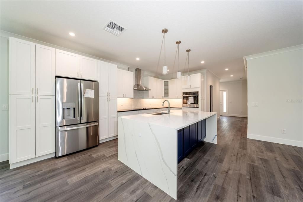 En Venta: $599,000 (4 camas, 2 baños, 2700 Pies cuadrados)