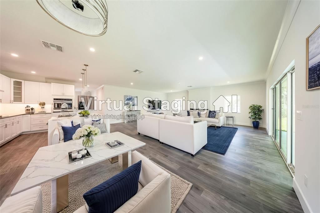 En Venta: $599,000 (4 camas, 2 baños, 2700 Pies cuadrados)