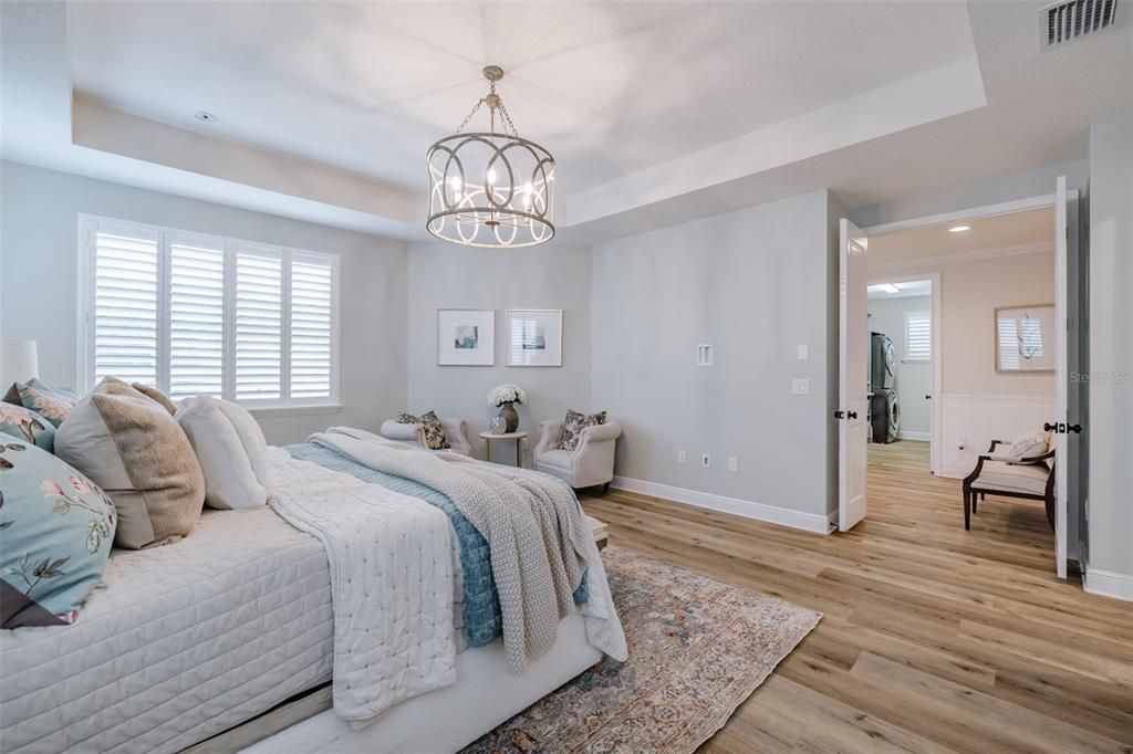 На продажу: $1,075,000 (6 спален, 5 ванн, 4094 Квадратных фут)