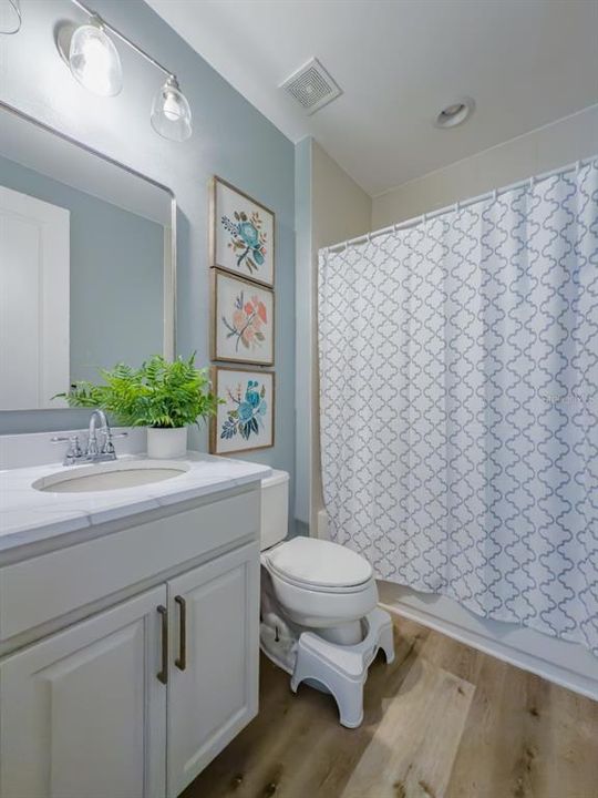 На продажу: $1,075,000 (6 спален, 5 ванн, 4094 Квадратных фут)