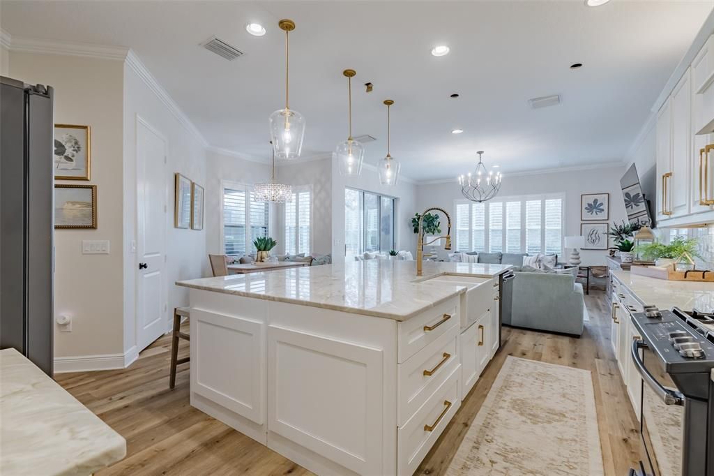 На продажу: $1,075,000 (6 спален, 5 ванн, 4094 Квадратных фут)