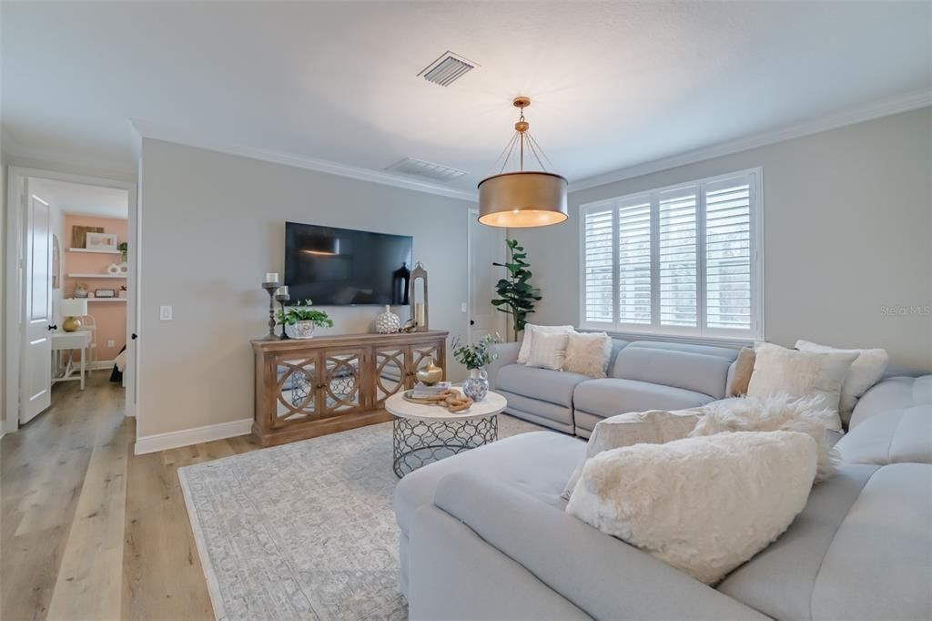 На продажу: $1,075,000 (6 спален, 5 ванн, 4094 Квадратных фут)