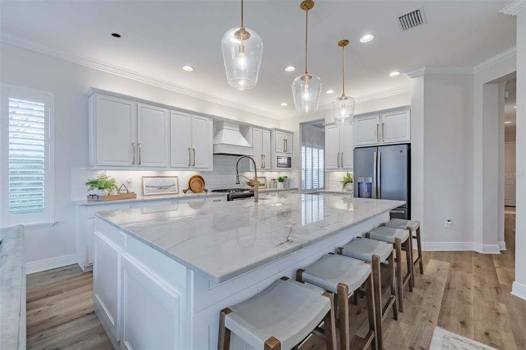 На продажу: $1,075,000 (6 спален, 5 ванн, 4094 Квадратных фут)