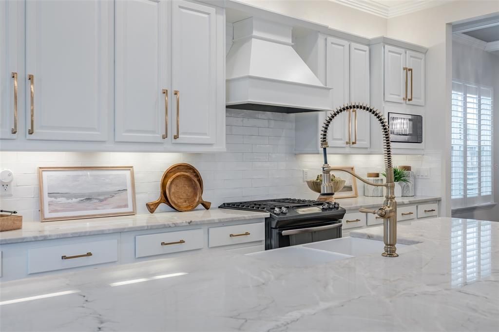 На продажу: $1,075,000 (6 спален, 5 ванн, 4094 Квадратных фут)