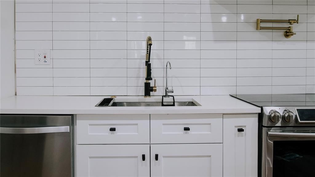 For Sale: $340,999 (3 beds, 2 baths, 1920 Square Feet)