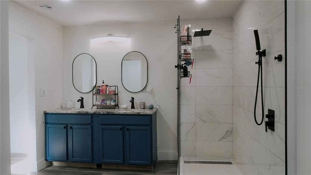 For Sale: $340,999 (3 beds, 2 baths, 1920 Square Feet)