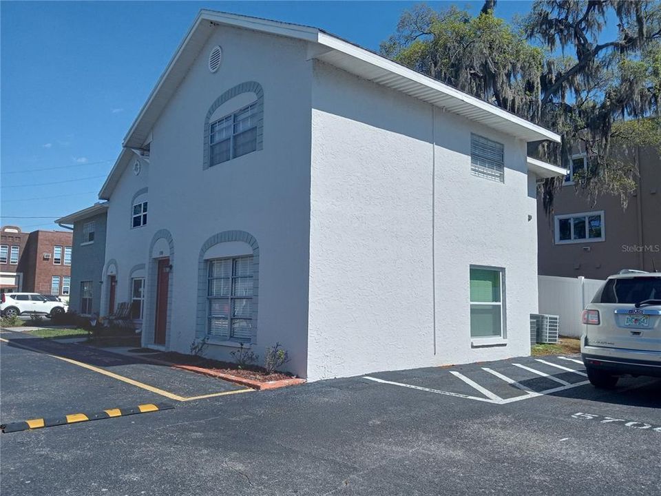 最近售出: $119,500 (2 贝兹, 1 浴室, 936 平方英尺)