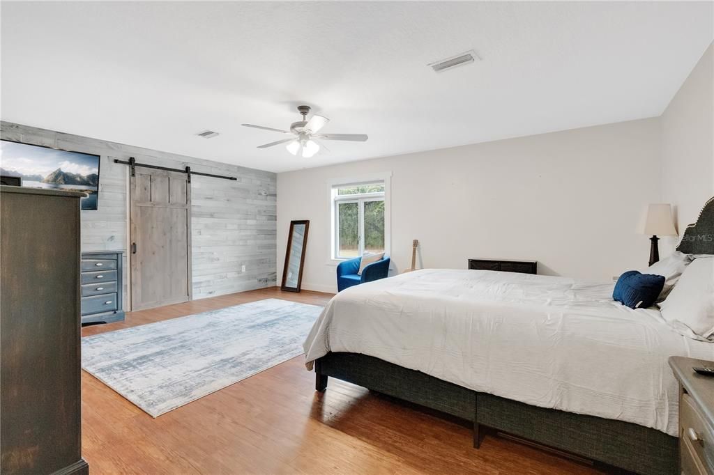 For Sale: $1,100,000 (6 beds, 5 baths, 3569 Square Feet)