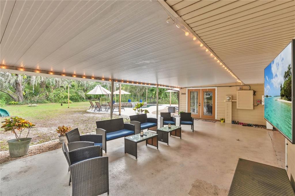 For Sale: $1,100,000 (6 beds, 5 baths, 3569 Square Feet)